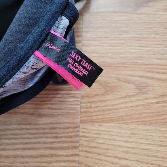 2/$45 Front closure LaSenza bra. Worn but lots of life left - Picture 3 of 3